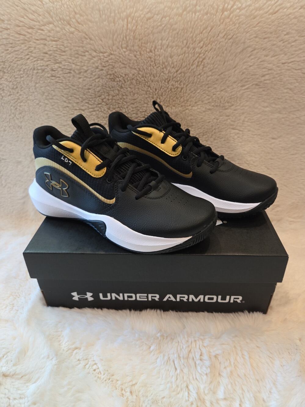Under Armour Lockdown 7 Mens Basketball Black Metallic Gold Sneaker Size 8